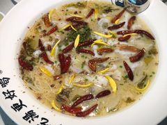 招牌老坛酸菜鱼-江渔儿酸菜鱼·拔草餐厅(虎门君乐汇店)