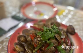 Steamed Clams with Purple Perilla
