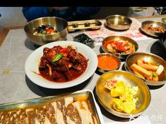 -草家酱蟹炭火烤肉店(珲春南路一店)