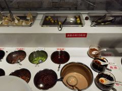 自助调料区-前门后头老北京铜锅涮肉·京味菜·烤鸭(伊藤洋华堂店)