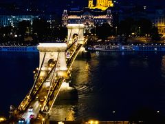 -多瑙河畔鞋履雕塑