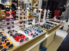 -美式眼镜·授权蔡司.依视路.尼康.豪雅.明月(人民广场店)