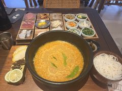 -银米·云南传统过桥米线(双廊黑金冠店)