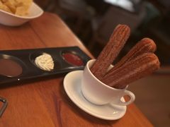 糖霜油条配奶油巧克力酱草莓酱-MAYITA小玛雅墨西哥餐厅(新天地店)