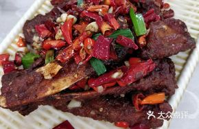 Delicious Hand-Grabbed Lamb Ribs