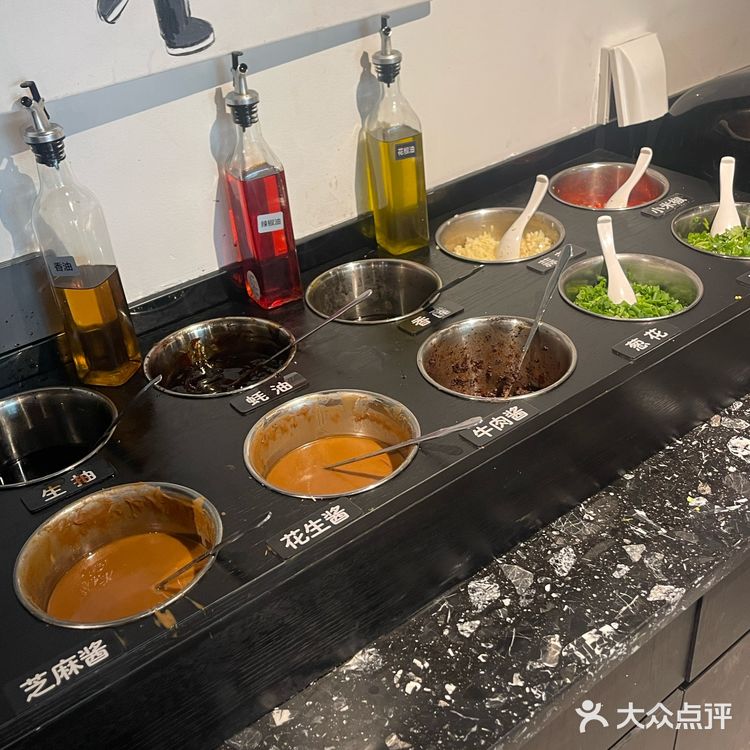 温暖橙调鸡肉尝鲜记