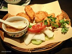 -大头虾越式风味餐厅(光明广场店)