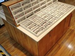 -MiRi眼镜连锁·蔡司·尼康控优点合作店(莘庄店)