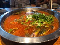 -野山舂·贵州现舂酸汤火锅(鸿通城店)