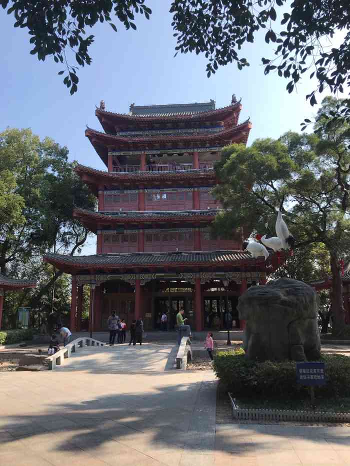 河滨公园-"梧州博物馆出来,看到英国领事馆遗址指路标.