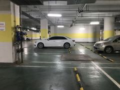 -爱琴海购物公园-地下停车场