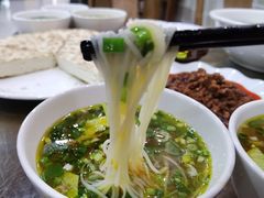 一口香酸汤面-盛唐府乾州酸汤面