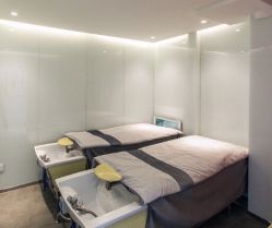 -LESSMORE科技头皮理容中心