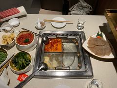 -海底捞火锅鲜切牛肉主题店(长寿路店)