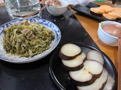 -果松木炭酸菜铜火锅·外婆参鸡汤