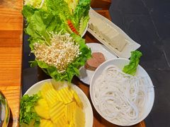 -野山舂·贵州现舂酸汤火锅(鸿通城店)