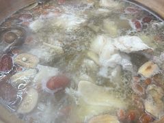 -广味炭炉鸡煲(宝业路分店)