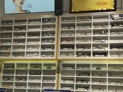 -沫芮眼镜·蔡司官方授权店(人民广场店)