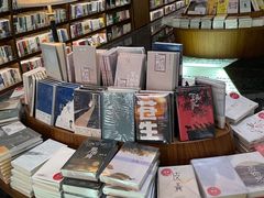 -钟书阁(珍园店)