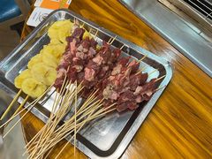 -哈尔滨小酒馆·鲜肉现穿自助烧烤(康新花园店)