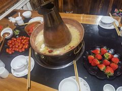 -果松木炭酸菜铜火锅·外婆参鸡汤