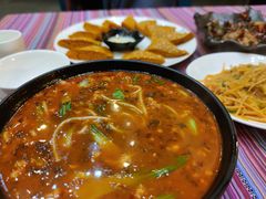 -香巴拉云南餐厅(华莱坞店)