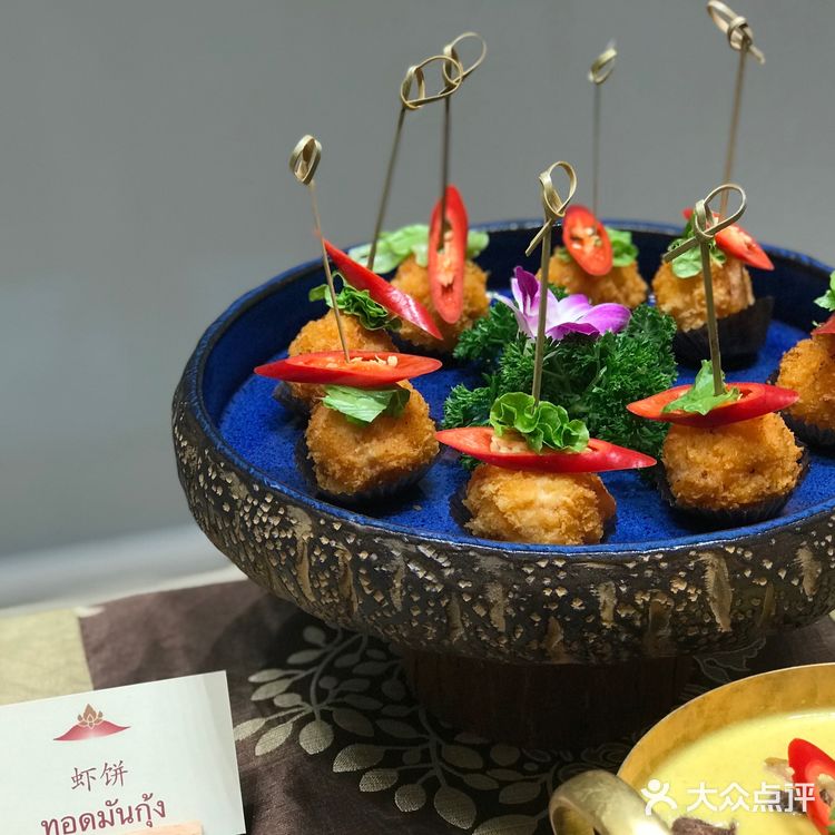 虾片，泰式火锅，泰式酸辣虾仁，甜品等，美食盛宴