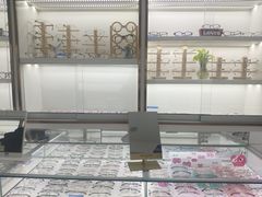 -翰佐蔡司小乐圆·依视路星趣控·暴龙眼镜折扣店