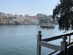 -Lake Shore Hotel & Restaurant