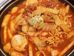 -三清洞摩西韩式年糕火锅(威高广场店)