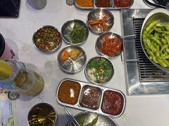 -山野的朋友露营炭火烤肉