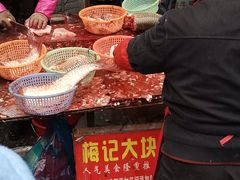 -梅记大块头爆鱼店(乍浦路店)