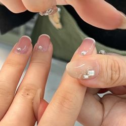 -济南花里美甲美睫