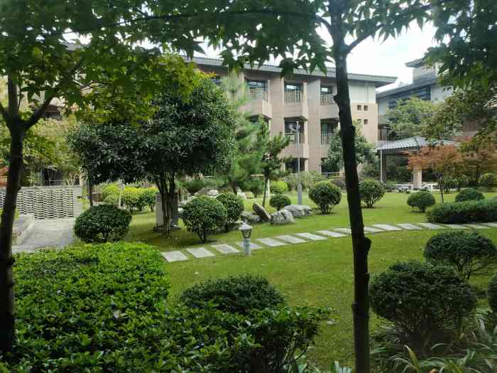 翠柳村客舍(沿湖大道店)-"不错,就是早餐菜品稍稍少了点～环境超好.