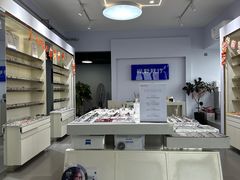 -视野联行眼镜•蔡司•依视路(温江店)