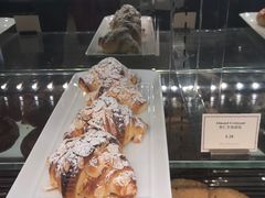 杏仁羊角-上海半岛酒店·半岛精品店