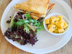 -ROAST coffee & eatery