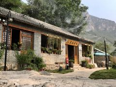 -百里峡七彩艺术小镇