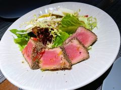 黑椒吞拿鱼沙拉-卡普里披萨·牛扒·下午茶