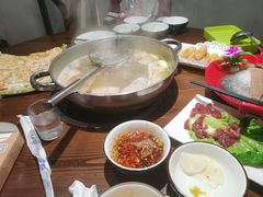 -乡土黄·鲜牛肉火锅·小龙虾(兴业街店)
