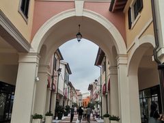 -佛罗伦萨小镇广佛名品奥特莱斯(疏港路店)