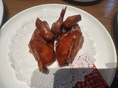 招牌脆皮乳鸽-粥王府 老广传家菜(东关街店)