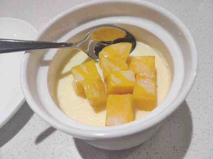 打分 甜品里冰火菠萝油推荐!双皮奶偏甜～杨枝甘露料超级足!