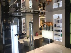 -TONI&GUY