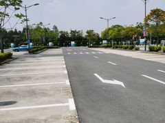 -奕欧来上海购物村停车场