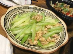 核桃仁芹菜-味窑餐厅