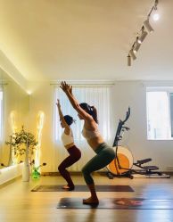 -闺蜜瑜伽·普拉提女性塑形馆