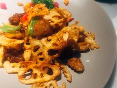 脆藕鲜桃仁炒牛粒-食客堂麻婆豆腐专门店