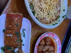 -爆炸头阿姨小四川正宗川味小吃(无任何分店)