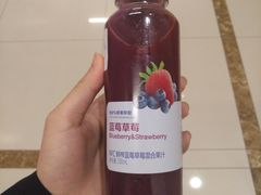 蓝莓草莓混合果汁-瑞幸咖啡(尼盛尚品汇店)